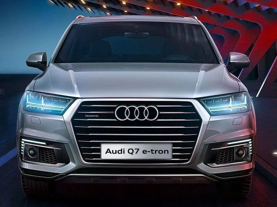 2021款奥迪Q7搭载3.0T+8AT对比宝马X5谁更值得购买-第2张图片
