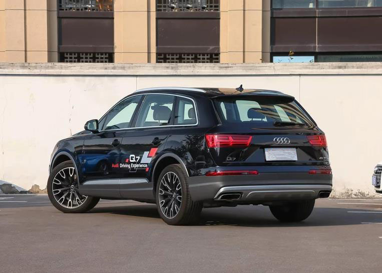 2021款奥迪Q7搭载3.0T+8AT对比宝马X5谁更值得购买-第3张图片