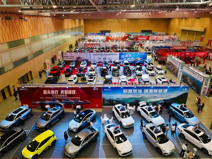 2023克拉玛依国际车展  第2张