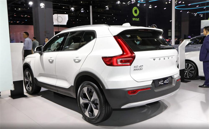 2024款沃尔沃XC40最新报价21.10-35.48万  第2张